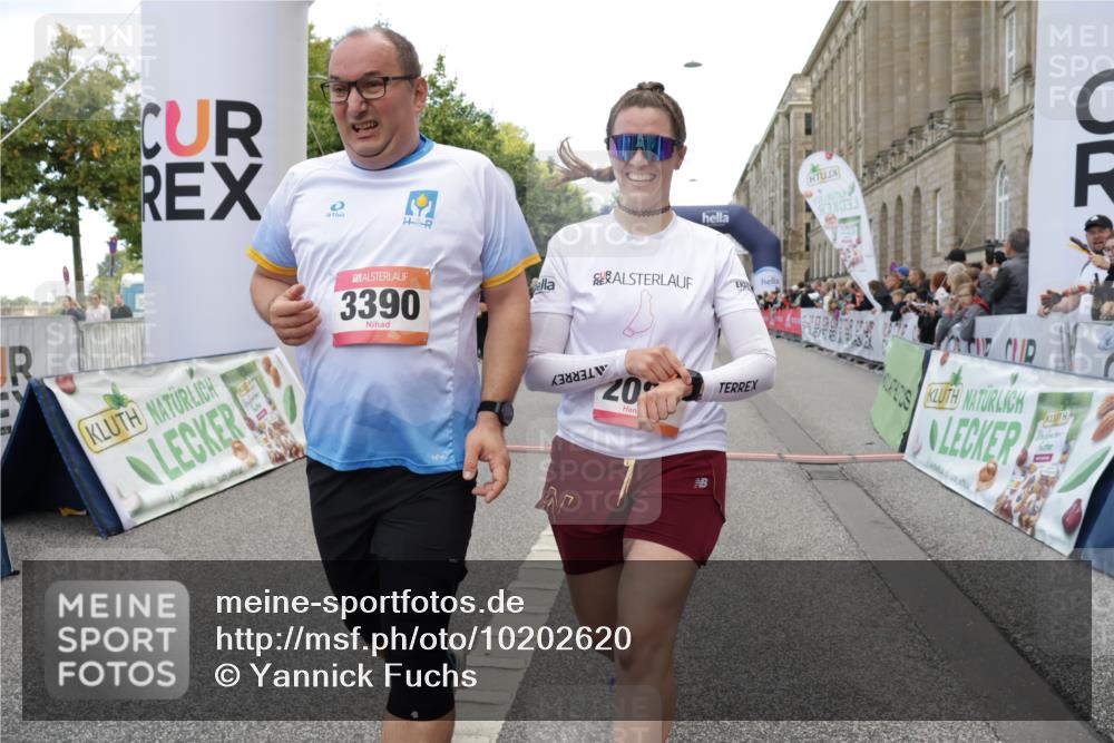 06.09.2026 - CURREX Alsterlauf Yannick Fuchs http://msf.ph/oto/10202620 06.09.2026 10:08:28 Ziel 2035, 2080, 2105, 2155, 2440, 2504, 3093, 3390, 4146, 4247, 4399, 4447, 4476, 5030, 5342, 5502, 5582, 5854, 6230, 6473, 8045, 8297 meine-sportfotos.de