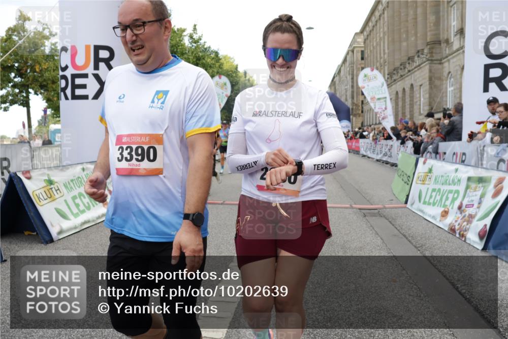 06.09.2026 - CURREX Alsterlauf Yannick Fuchs http://msf.ph/oto/10202639 06.09.2026 10:08:28 Ziel 2035, 2080, 2105, 2155, 2440, 2504, 3093, 3390, 4146, 4247, 4399, 4447, 4476, 5030, 5342, 5502, 5582, 5854, 6230, 6473, 8045, 8297 meine-sportfotos.de
