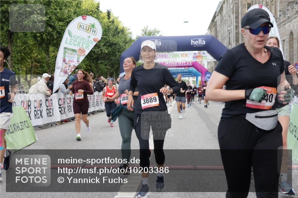 06.09.2026 - CURREX Alsterlauf Yannick Fuchs http://msf.ph/oto/10203386 06.09.2026 10:08:35 Ziel 2035, 2105, 2491, 3082, 3093, 3482, 3836, 3888, 3889, 4185, 4476, 4651, 5030, 5140, 5233, 5550, 5854, 6230 meine-sportfotos.de