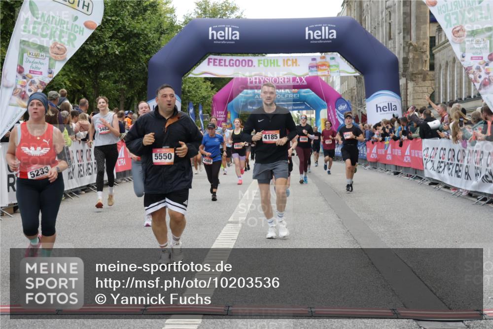 06.09.2026 - CURREX Alsterlauf Yannick Fuchs http://msf.ph/oto/10203536 06.09.2026 10:08:37 Ziel 2491, 2580, 3082, 3093, 3482, 3836, 3888, 3889, 4185, 4476, 4651, 5030, 5140, 5233, 5319, 5550, 5854, 6230 meine-sportfotos.de