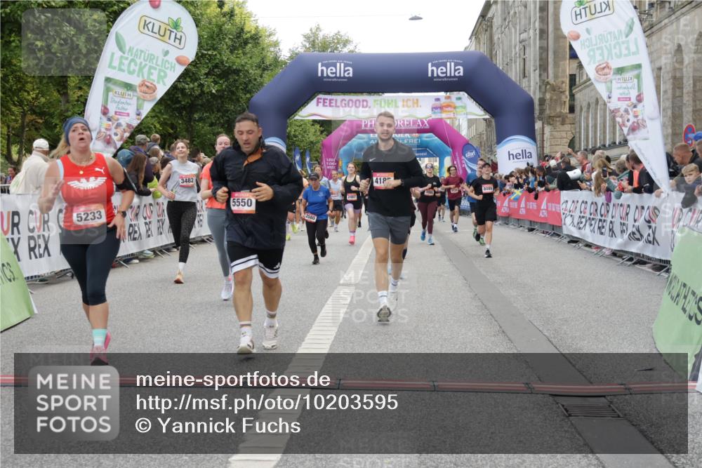 06.09.2026 - CURREX Alsterlauf Yannick Fuchs http://msf.ph/oto/10203595 06.09.2026 10:08:38 Ziel 2450, 2487, 2491, 2580, 3082, 3482, 3836, 3888, 3889, 4185, 4476, 4651, 5140, 5233, 5319, 5550, 5854, 8089 meine-sportfotos.de