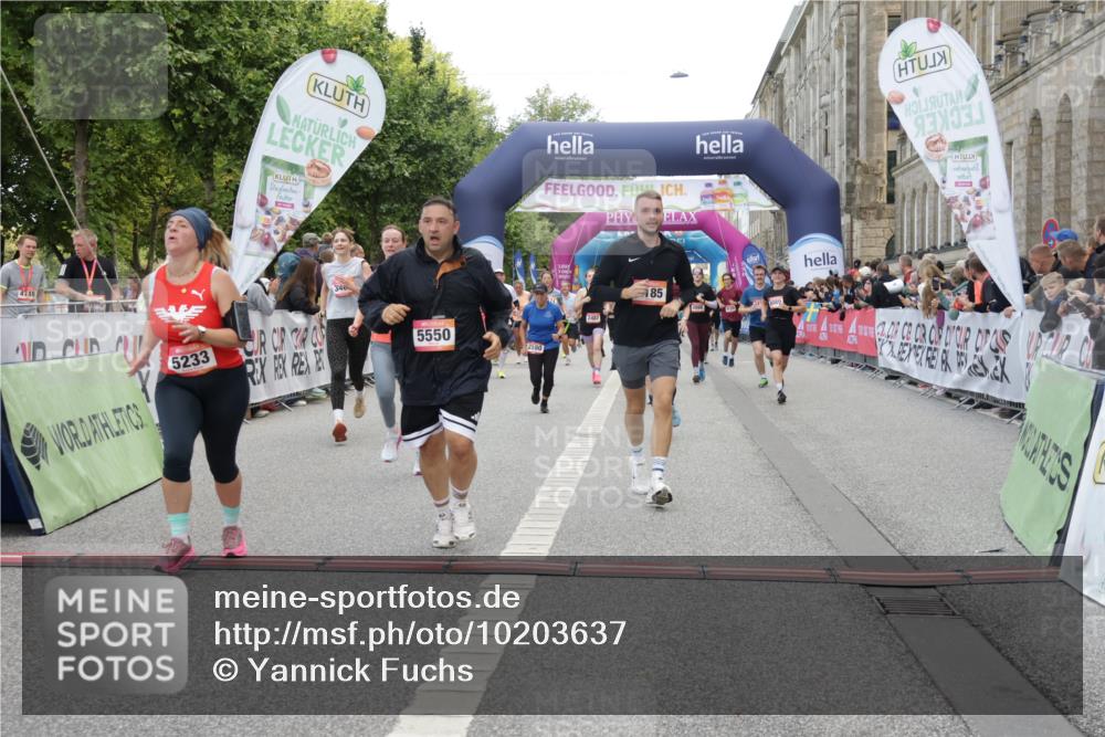 06.09.2026 - CURREX Alsterlauf Yannick Fuchs http://msf.ph/oto/10203637 06.09.2026 10:08:38 Ziel 2450, 2487, 2491, 2580, 3082, 3482, 3836, 3888, 3889, 4185, 4476, 4651, 5140, 5233, 5319, 5550, 5854, 8089 meine-sportfotos.de