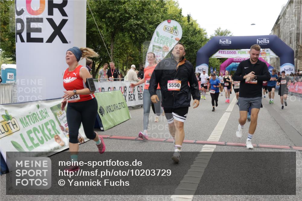 06.09.2026 - CURREX Alsterlauf Yannick Fuchs http://msf.ph/oto/10203729 06.09.2026 10:08:39 Ziel 2374, 2450, 2487, 2491, 2580, 3082, 3482, 3836, 3888, 3889, 4115, 4185, 4476, 4651, 5140, 5233, 5319, 5550, 5854, 8089 meine-sportfotos.de