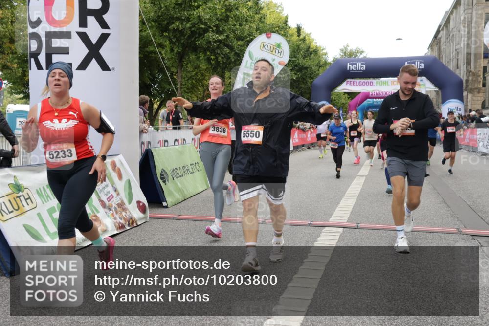 06.09.2026 - CURREX Alsterlauf Yannick Fuchs http://msf.ph/oto/10203800 06.09.2026 10:08:39 Ziel 2374, 2450, 2487, 2491, 2580, 3082, 3482, 3836, 3888, 3889, 4115, 4185, 4476, 4651, 5140, 5233, 5319, 5550, 5854, 8089 meine-sportfotos.de