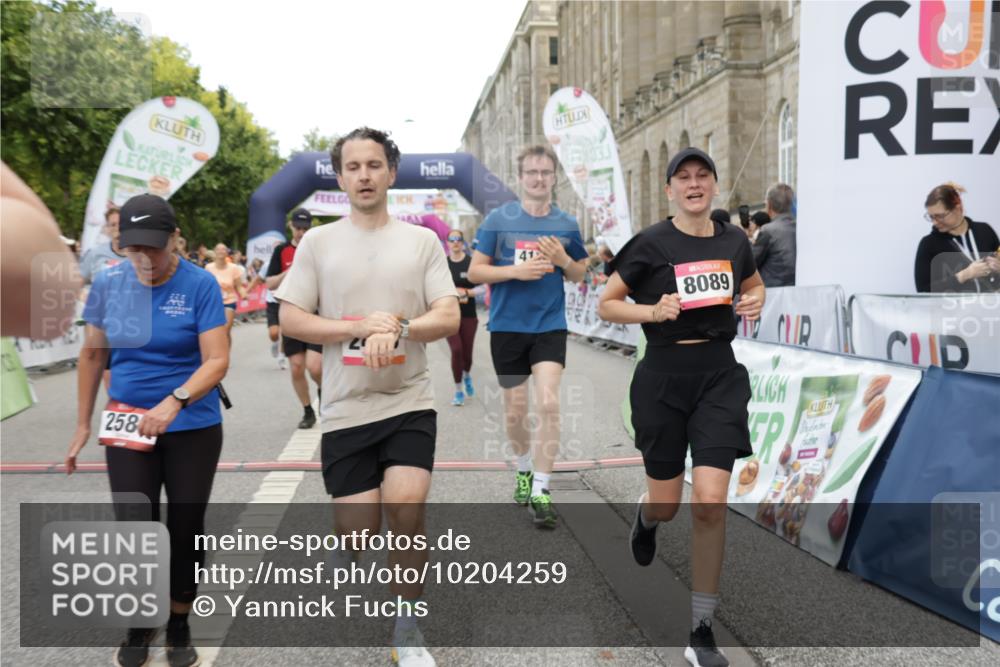 06.09.2026 - CURREX Alsterlauf Yannick Fuchs http://msf.ph/oto/10204259 06.09.2026 10:08:44 Ziel 2374, 2450, 2487, 2491, 2580, 3086, 3400, 3482, 3540, 3811, 3812, 3836, 4115, 4129, 4185, 4233, 5130, 5233, 5319, 5550, 5985, 8089 meine-sportfotos.de