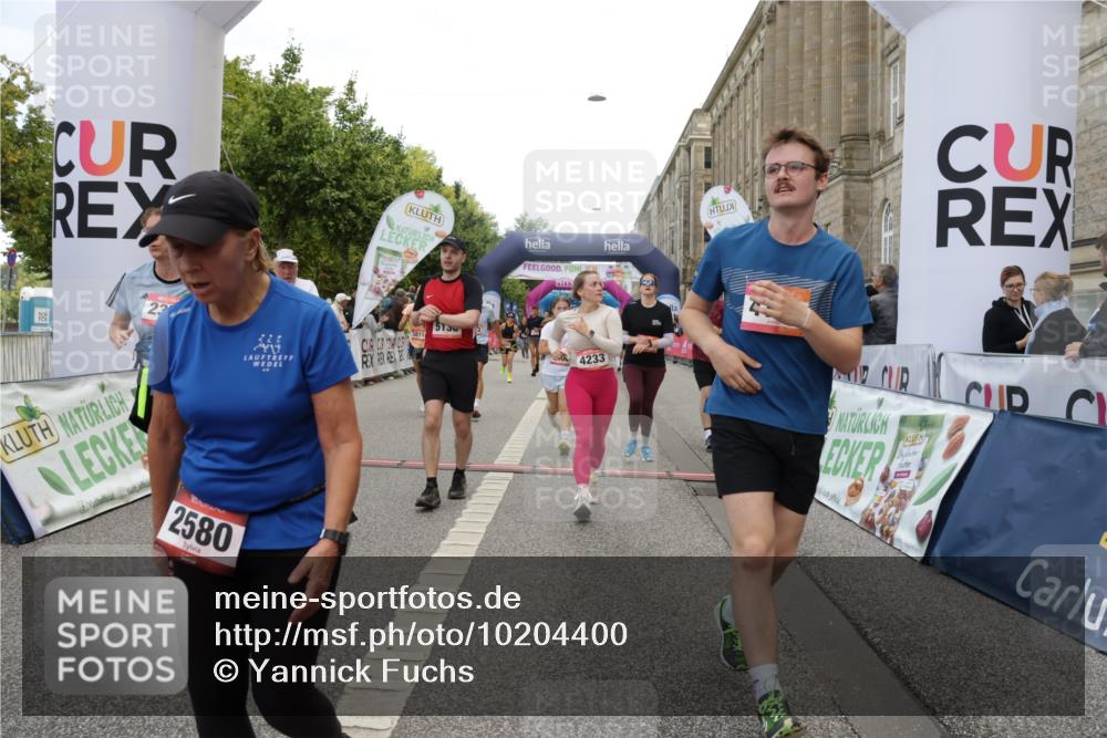 06.09.2026 - CURREX Alsterlauf Yannick Fuchs http://msf.ph/oto/10204400 06.09.2026 10:08:45 Ziel 2374, 2450, 2487, 2580, 3086, 3400, 3482, 3540, 3811, 3812, 3836, 4115, 4129, 4185, 4233, 5130, 5233, 5319, 5550, 5985, 8089 meine-sportfotos.de