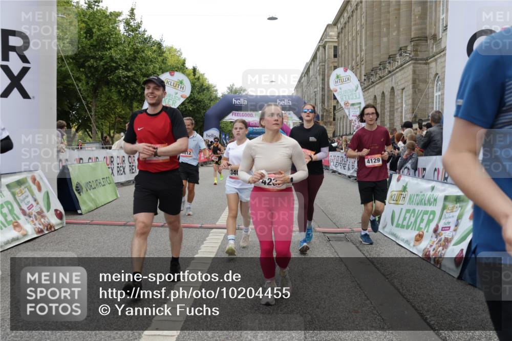 06.09.2026 - CURREX Alsterlauf Yannick Fuchs http://msf.ph/oto/10204455 06.09.2026 10:08:46 Ziel 2374, 2450, 2487, 2580, 3086, 3400, 3482, 3540, 3811, 3812, 3836, 4115, 4129, 4185, 4233, 4746, 5130, 5233, 5319, 5367, 5550, 5985, 8089 meine-sportfotos.de