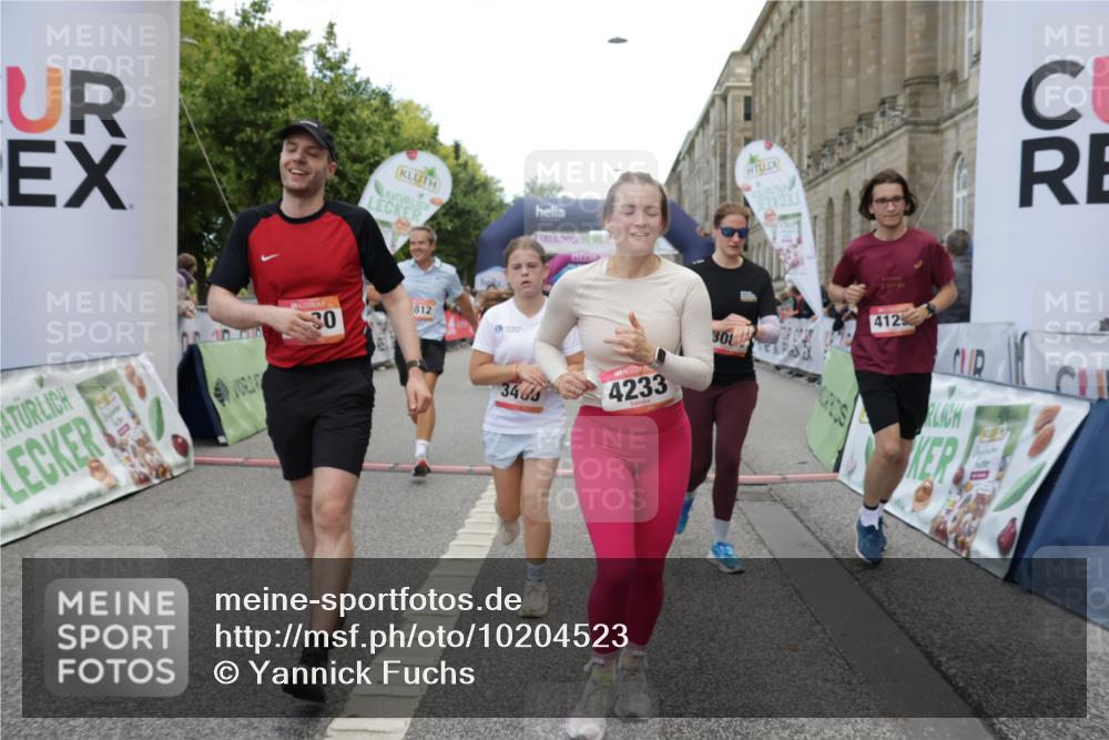 06.09.2026 - CURREX Alsterlauf Yannick Fuchs http://msf.ph/oto/10204523 06.09.2026 10:08:46 Ziel 2374, 2450, 2487, 2580, 3086, 3400, 3482, 3540, 3811, 3812, 3836, 4115, 4129, 4185, 4233, 4746, 5130, 5233, 5319, 5367, 5550, 5985, 8089 meine-sportfotos.de