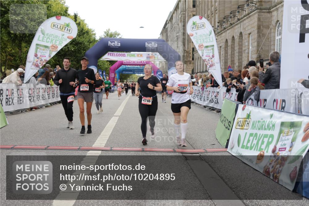 06.09.2026 - CURREX Alsterlauf Yannick Fuchs http://msf.ph/oto/10204895 06.09.2026 10:08:50 Ziel 2374, 2450, 2487, 3086, 3400, 3540, 3811, 3812, 4115, 4129, 4233, 4274, 4738, 4746, 5125, 5130, 5367, 5985, 8089 meine-sportfotos.de
