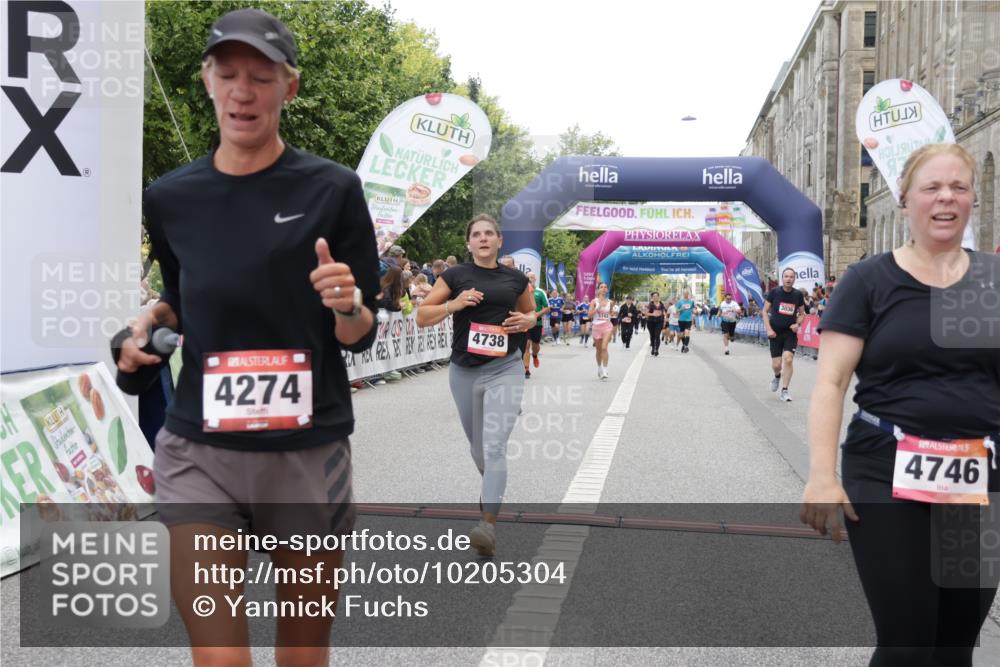 06.09.2026 - CURREX Alsterlauf Yannick Fuchs http://msf.ph/oto/10205304 06.09.2026 10:08:53 Ziel 2777, 3036, 3086, 3400, 3540, 3811, 3812, 4129, 4274, 4738, 4746, 5125, 5252, 5367, 6488 meine-sportfotos.de