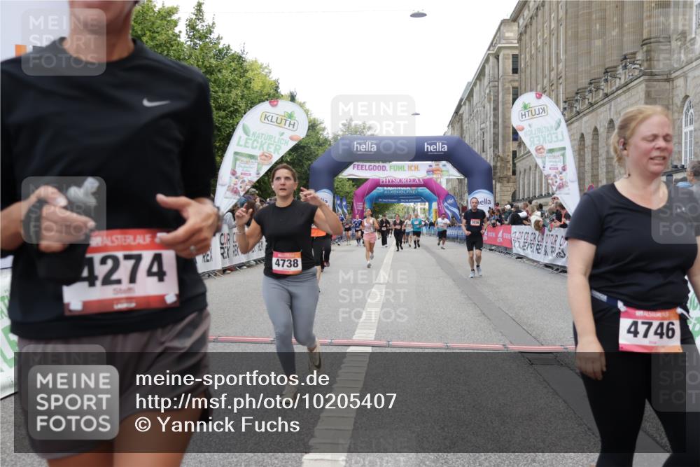 06.09.2026 - CURREX Alsterlauf Yannick Fuchs http://msf.ph/oto/10205407 06.09.2026 10:08:54 Ziel 2777, 3036, 3540, 3811, 3812, 4274, 4738, 4746, 5125, 5252, 5367, 5742, 6488 meine-sportfotos.de