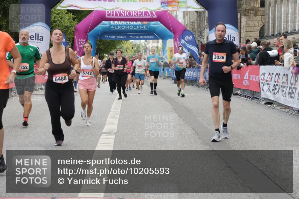 06.09.2026 - CURREX Alsterlauf Yannick Fuchs http://msf.ph/oto/10205593 06.09.2026 10:08:55 Ziel 2777, 3036, 3540, 4274, 4738, 4746, 5125, 5252, 5367, 5742, 6488 meine-sportfotos.de