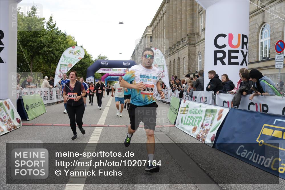 06.09.2026 - CURREX Alsterlauf Yannick Fuchs http://msf.ph/oto/10207164 06.09.2026 10:09:03 Ziel 2519, 2679, 2681, 2777, 3036, 4021, 5132, 5252, 5742, 5798, 6116, 6296, 6340, 6460, 6487, 6488, 8055 meine-sportfotos.de