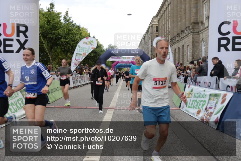 06.09.2026 - CURREX Alsterlauf Yannick Fuchs http://msf.ph/oto/10207639 06.09.2026 10:09:05 Ziel 2519, 2679, 2681, 3036, 3637, 4021, 5007, 5132, 5252, 5742, 5798, 5942, 6116, 6296, 6340, 6460, 6487, 8055 meine-sportfotos.de