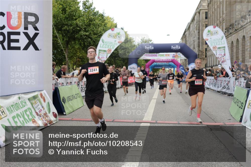 06.09.2026 - CURREX Alsterlauf Yannick Fuchs http://msf.ph/oto/10208543 06.09.2026 10:09:13 Ziel 2519, 3241, 3637, 5007, 5084, 5113, 5171, 5758, 5794, 5913, 5942, 6263, 6340, 6460, 6487, 8076 meine-sportfotos.de