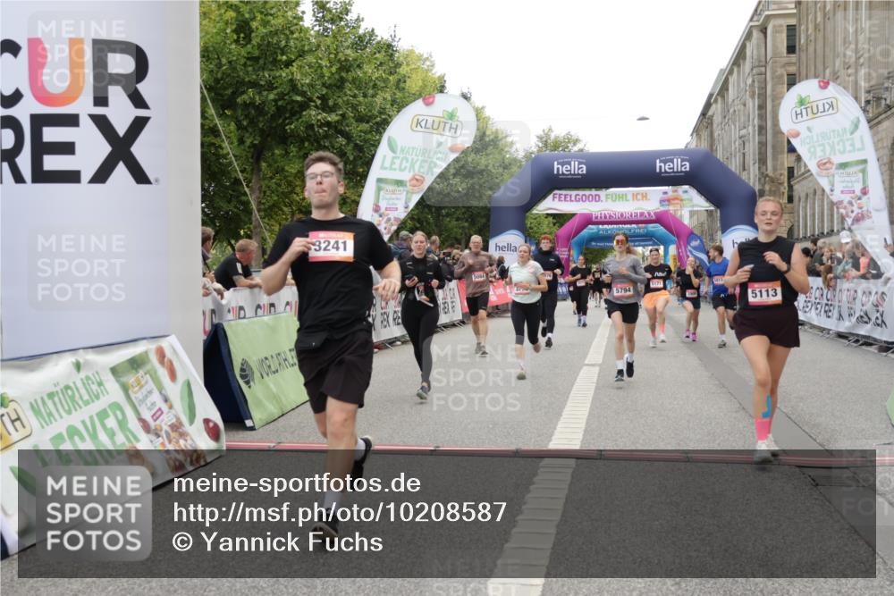 06.09.2026 - CURREX Alsterlauf Yannick Fuchs http://msf.ph/oto/10208587 06.09.2026 10:09:13 Ziel 2519, 3241, 3637, 5007, 5084, 5113, 5171, 5758, 5794, 5913, 5942, 6263, 6340, 6460, 6487, 8076 meine-sportfotos.de