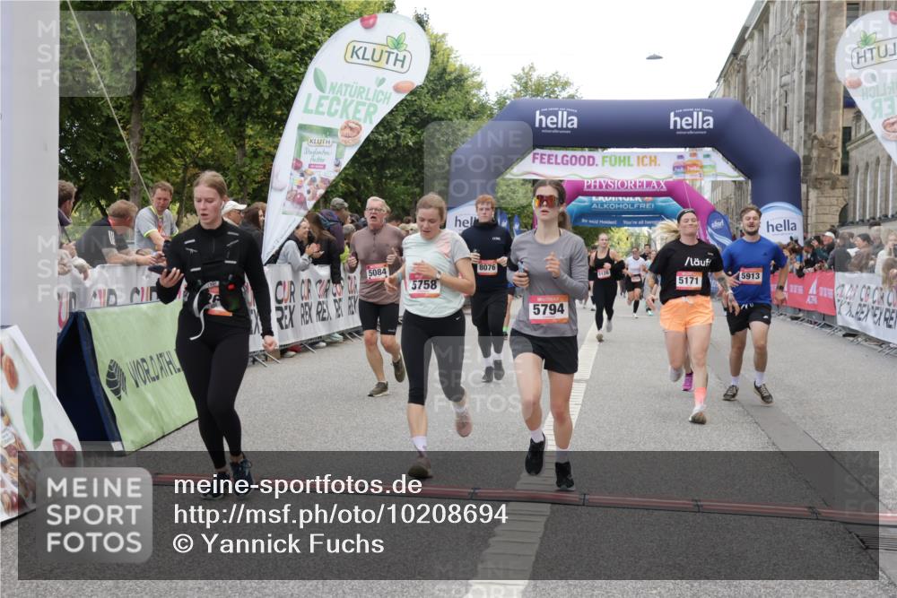06.09.2026 - CURREX Alsterlauf Yannick Fuchs http://msf.ph/oto/10208694 06.09.2026 10:09:14 Ziel 3241, 3637, 5007, 5084, 5113, 5171, 5758, 5794, 5913, 5942, 6263, 6340, 6460, 6487, 8076 meine-sportfotos.de