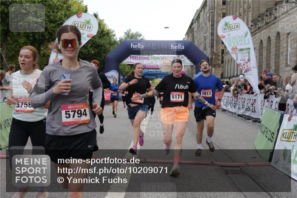 06.09.2026 - CURREX Alsterlauf Yannick Fuchs http://msf.ph/oto/10209071 06.09.2026 10:09:15 Ziel 2919, 3241, 3573, 3637, 5007, 5084, 5113, 5126, 5171, 5758, 5794, 5913, 5942, 6263, 6340, 6460, 6487, 8076 meine-sportfotos.de