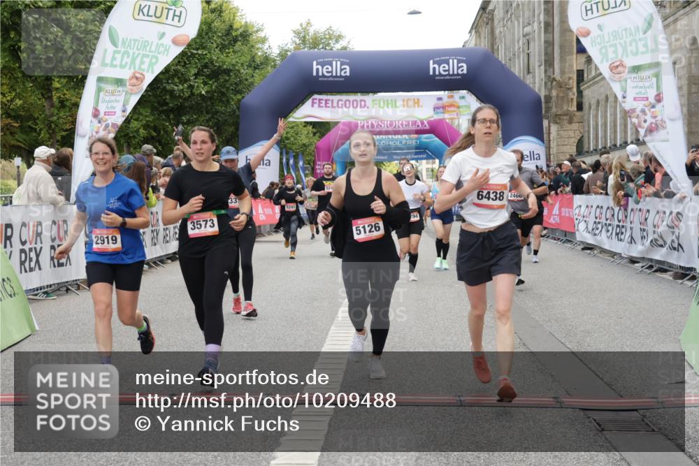 06.09.2026 - CURREX Alsterlauf Yannick Fuchs http://msf.ph/oto/10209488 06.09.2026 10:09:19 Ziel 2201, 2466, 2919, 3241, 3332, 3573, 4222, 4815, 5084, 5113, 5126, 5171, 5241, 5758, 5794, 5913, 6070, 6263, 8076, 8294 meine-sportfotos.de