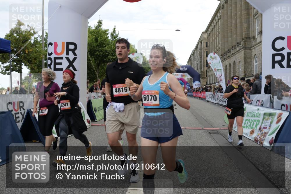 06.09.2026 - CURREX Alsterlauf Yannick Fuchs http://msf.ph/oto/10210642 06.09.2026 10:09:25 Ziel 2082, 2201, 2466, 2919, 3332, 3573, 4222, 4280, 4815, 5126, 5241, 6070, 8271, 8294 meine-sportfotos.de