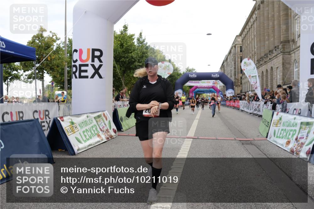 06.09.2026 - CURREX Alsterlauf Yannick Fuchs http://msf.ph/oto/10211019 06.09.2026 10:09:27 Ziel 2082, 2201, 2466, 2707, 2919, 3332, 3573, 4222, 4280, 4328, 4536, 4815, 4986, 5126, 5241, 6070, 8271, 8294 meine-sportfotos.de