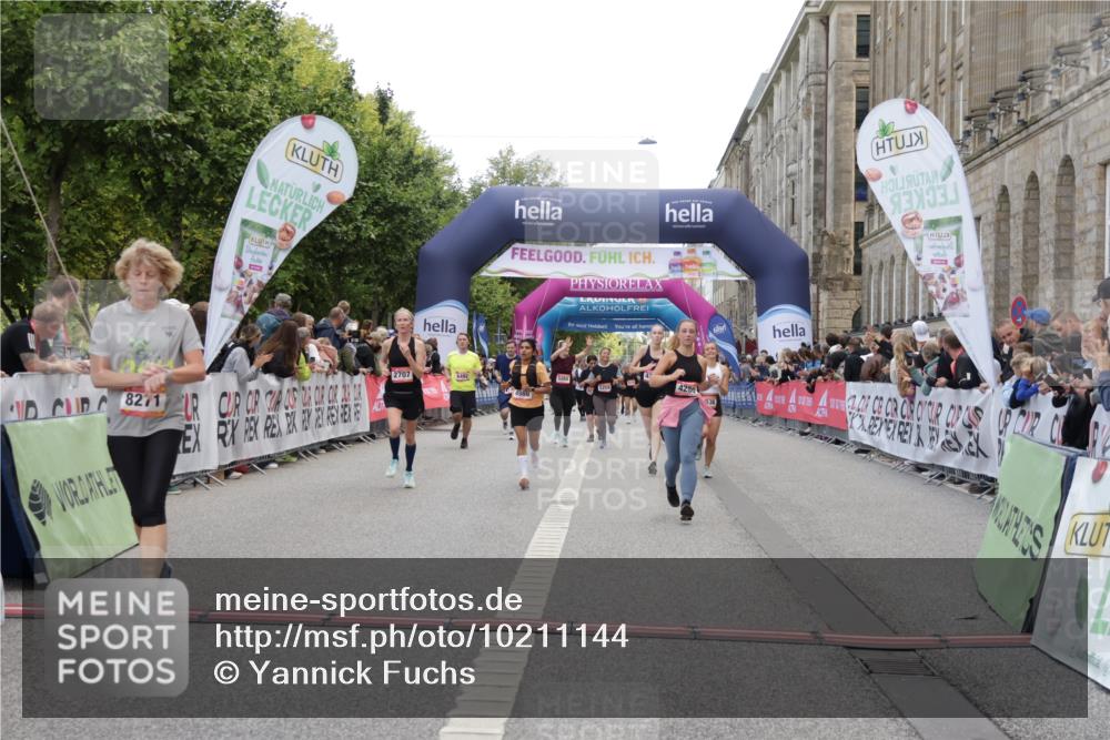 06.09.2026 - CURREX Alsterlauf Yannick Fuchs http://msf.ph/oto/10211144 06.09.2026 10:09:28 Ziel 2082, 2201, 2466, 2707, 3332, 4222, 4280, 4328, 4536, 4815, 4986, 5241, 6070, 8271, 8294 meine-sportfotos.de