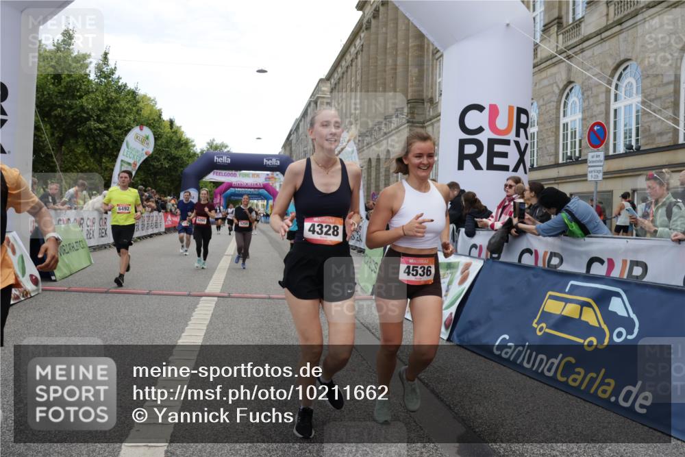 06.09.2026 - CURREX Alsterlauf Yannick Fuchs http://msf.ph/oto/10211662 06.09.2026 10:09:33 Ziel 2082, 2707, 2742, 4138, 4280, 4328, 4536, 4986, 5259, 5260, 6278, 6492, 8271 meine-sportfotos.de