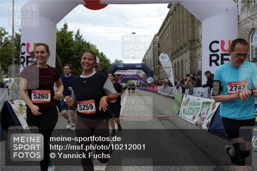 06.09.2026 - CURREX Alsterlauf Yannick Fuchs http://msf.ph/oto/10212001 06.09.2026 10:09:37 Ziel 2078, 2707, 2742, 3785, 3787, 4138, 4280, 4328, 4536, 4986, 5259, 5260, 6278, 6492 meine-sportfotos.de
