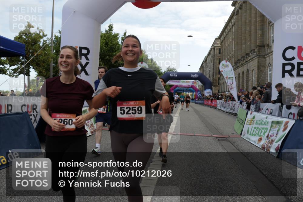 06.09.2026 - CURREX Alsterlauf Yannick Fuchs http://msf.ph/oto/10212026 06.09.2026 10:09:37 Ziel 2078, 2707, 2742, 3785, 3787, 4138, 4280, 4328, 4536, 4986, 5259, 5260, 6278, 6492 meine-sportfotos.de