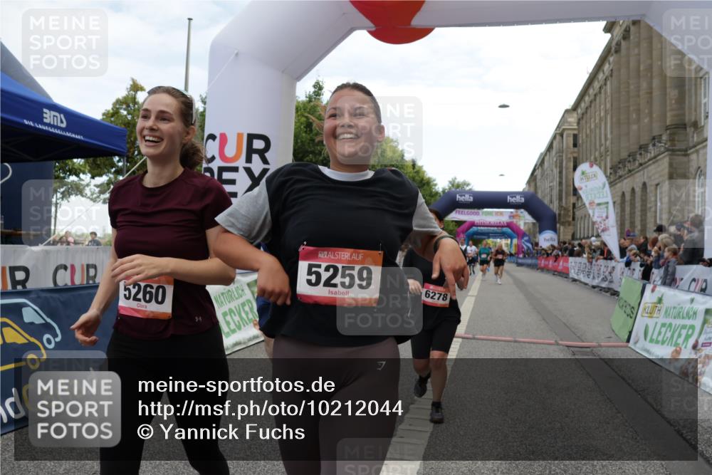 06.09.2026 - CURREX Alsterlauf Yannick Fuchs http://msf.ph/oto/10212044 06.09.2026 10:09:37 Ziel 2078, 2707, 2742, 3785, 3787, 4138, 4280, 4328, 4536, 4986, 5259, 5260, 6278, 6492 meine-sportfotos.de