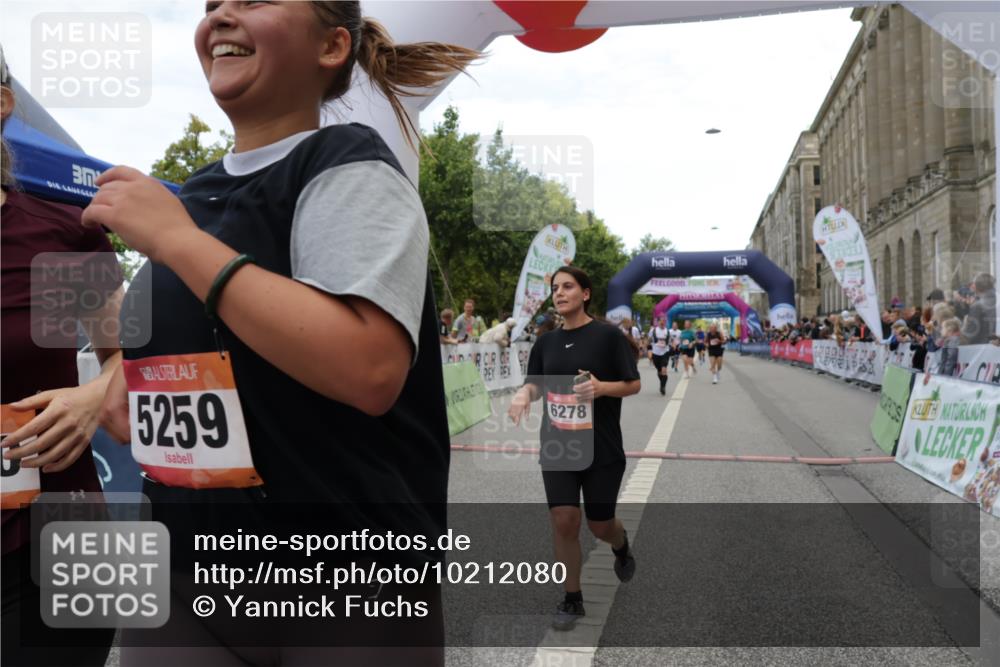 06.09.2026 - CURREX Alsterlauf Yannick Fuchs http://msf.ph/oto/10212080 06.09.2026 10:09:37 Ziel 2078, 2707, 2742, 3785, 3787, 4138, 4280, 4328, 4536, 4986, 5259, 5260, 6278, 6492 meine-sportfotos.de