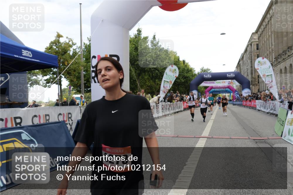 06.09.2026 - CURREX Alsterlauf Yannick Fuchs http://msf.ph/oto/10212154 06.09.2026 10:09:38 Ziel 2078, 2707, 2742, 3785, 3787, 4138, 4328, 4536, 4713, 4986, 5259, 5260, 6278, 6492 meine-sportfotos.de