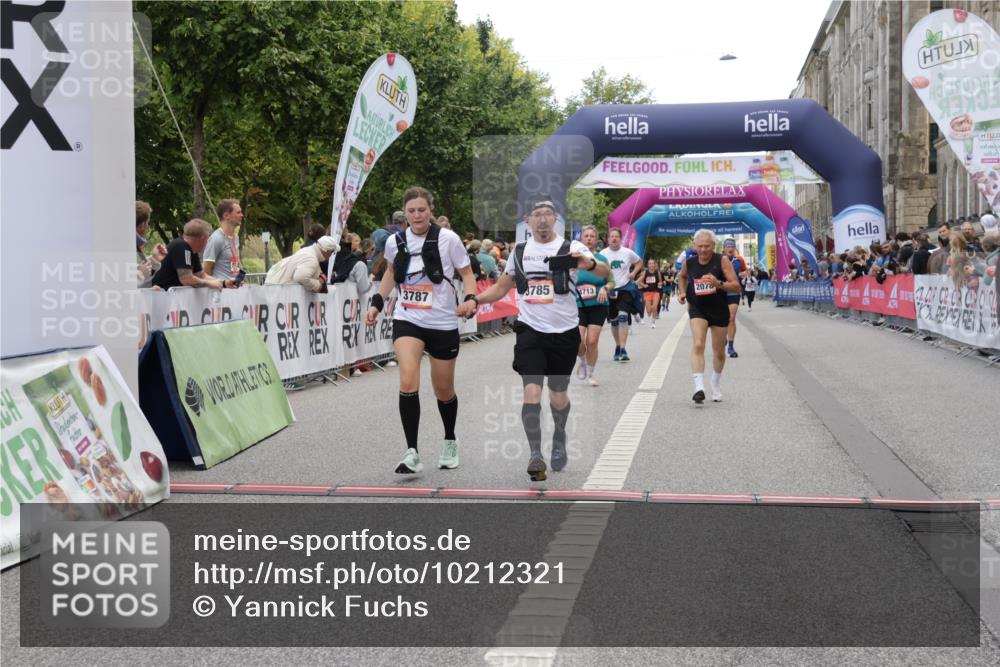 06.09.2026 - CURREX Alsterlauf Yannick Fuchs http://msf.ph/oto/10212321 06.09.2026 10:09:40 Ziel 2064, 2078, 2742, 3785, 3787, 4138, 4713, 5259, 5260, 5851, 6278, 6492 meine-sportfotos.de
