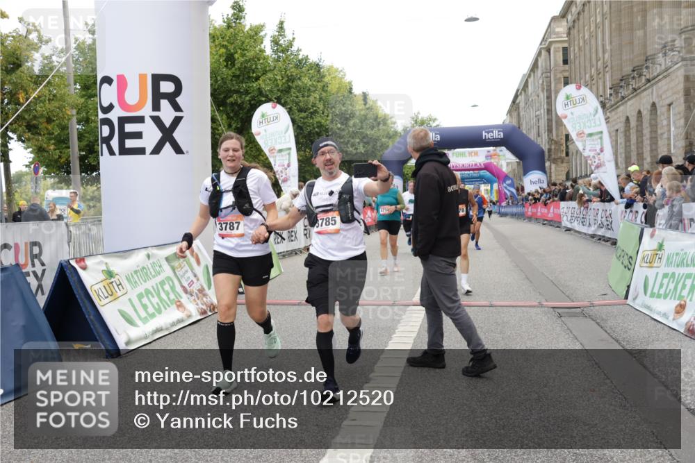 06.09.2026 - CURREX Alsterlauf Yannick Fuchs http://msf.ph/oto/10212520 06.09.2026 10:09:41 Ziel 2064, 2078, 2622, 2742, 3785, 3787, 4138, 4713, 5259, 5260, 5851, 6278, 6492 meine-sportfotos.de