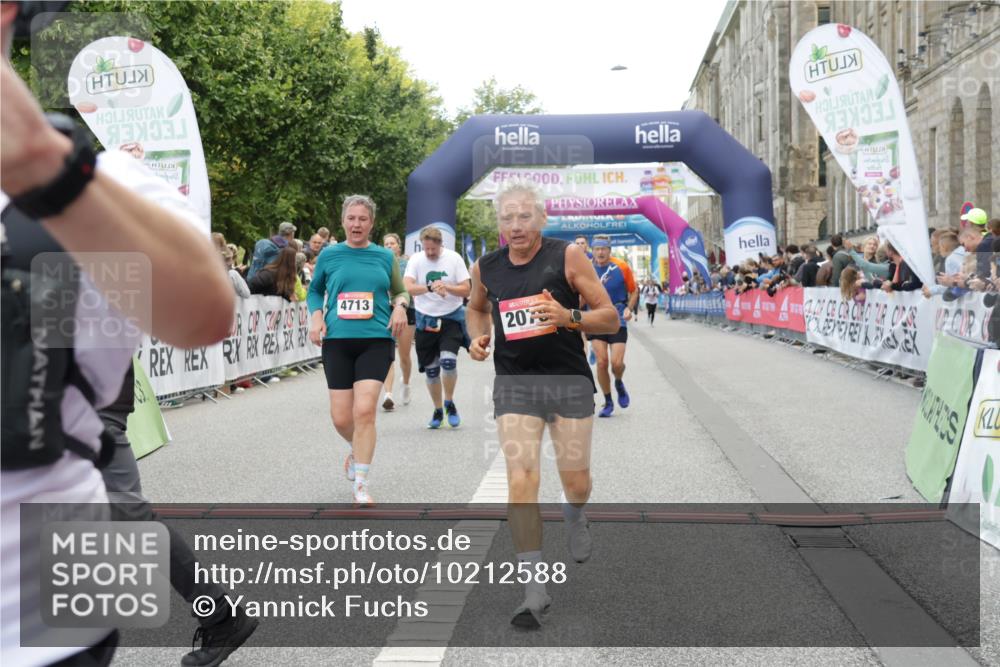06.09.2026 - CURREX Alsterlauf Yannick Fuchs http://msf.ph/oto/10212588 06.09.2026 10:09:43 Ziel 2064, 2078, 2622, 3785, 3787, 4138, 4713, 4784, 5199, 5851, 6278, 6466 meine-sportfotos.de