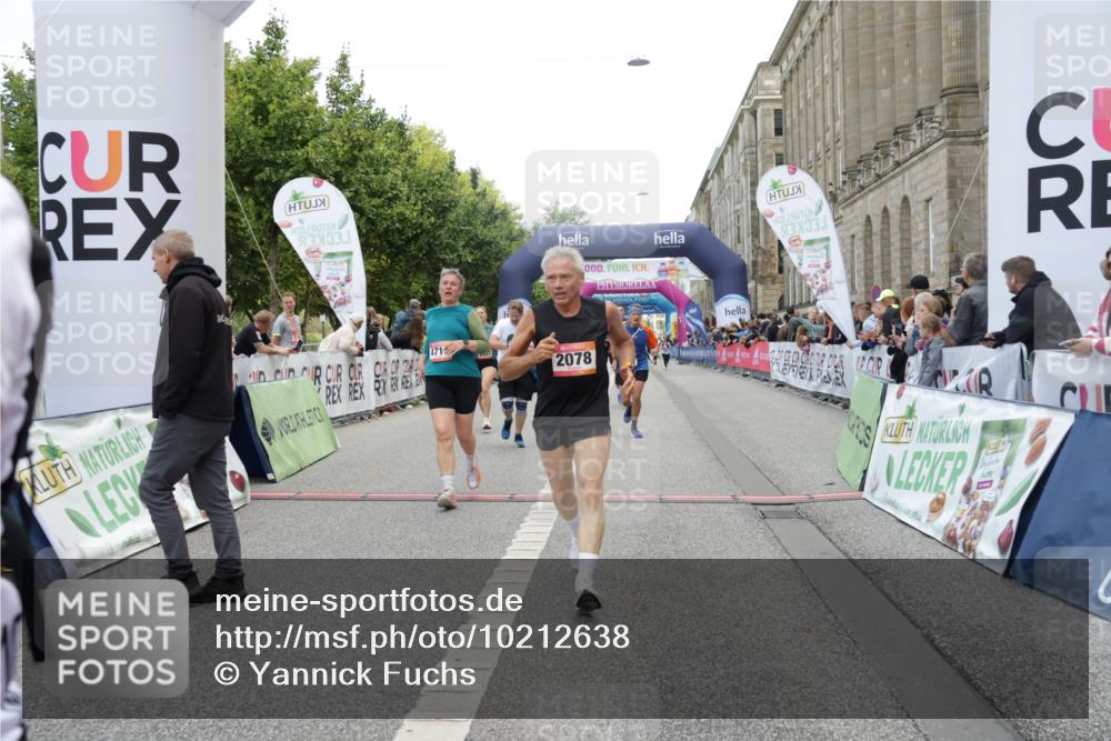 06.09.2026 - CURREX Alsterlauf Yannick Fuchs http://msf.ph/oto/10212638 06.09.2026 10:09:43 Ziel 2064, 2078, 2622, 3785, 3787, 4138, 4713, 4784, 5199, 5851, 6278, 6466 meine-sportfotos.de