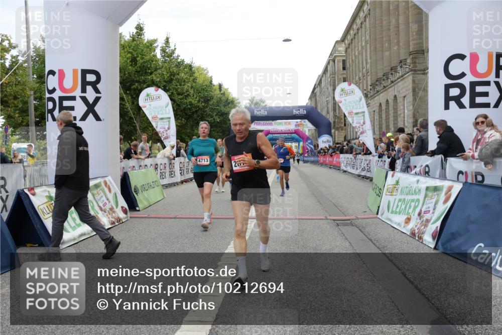 06.09.2026 - CURREX Alsterlauf Yannick Fuchs http://msf.ph/oto/10212694 06.09.2026 10:09:43 Ziel 2064, 2078, 2622, 3785, 3787, 4138, 4713, 4784, 5199, 5851, 6278, 6466 meine-sportfotos.de