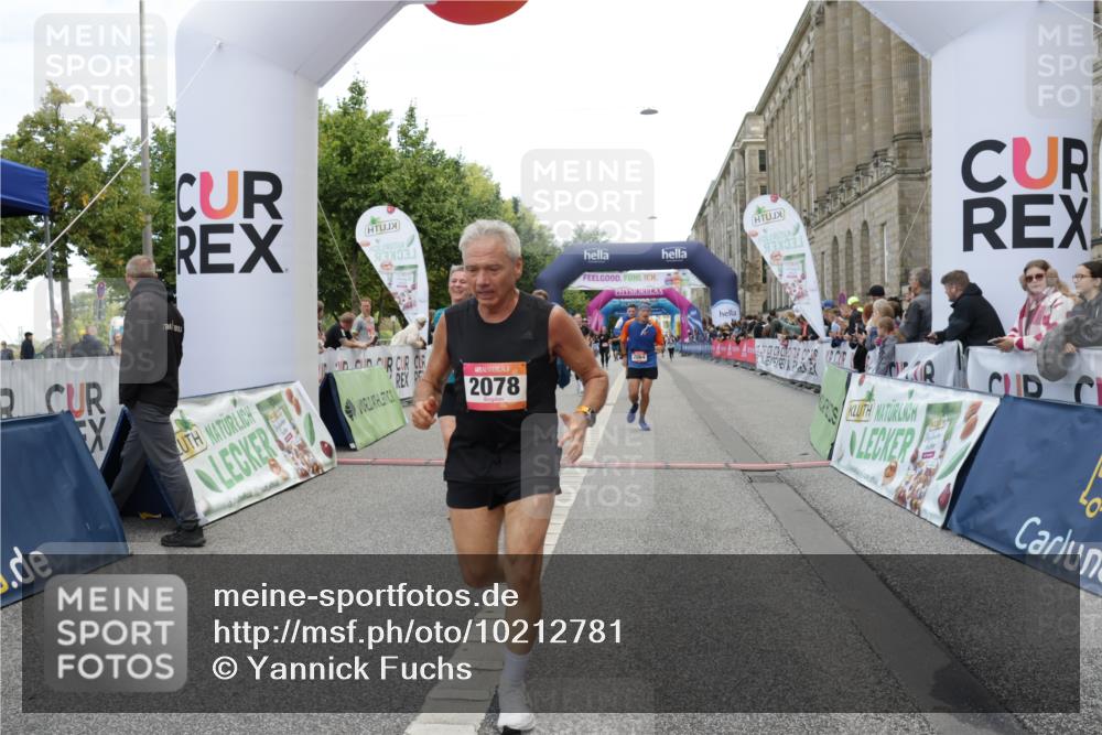 06.09.2026 - CURREX Alsterlauf Yannick Fuchs http://msf.ph/oto/10212781 06.09.2026 10:09:44 Ziel 2064, 2078, 2622, 3785, 3787, 4713, 4784, 5199, 5851, 6466 meine-sportfotos.de