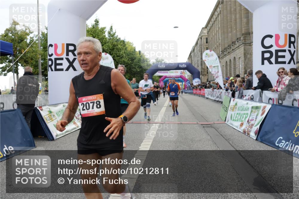 06.09.2026 - CURREX Alsterlauf Yannick Fuchs http://msf.ph/oto/10212811 06.09.2026 10:09:44 Ziel 2064, 2078, 2622, 3785, 3787, 4713, 4784, 5199, 5851, 6466 meine-sportfotos.de
