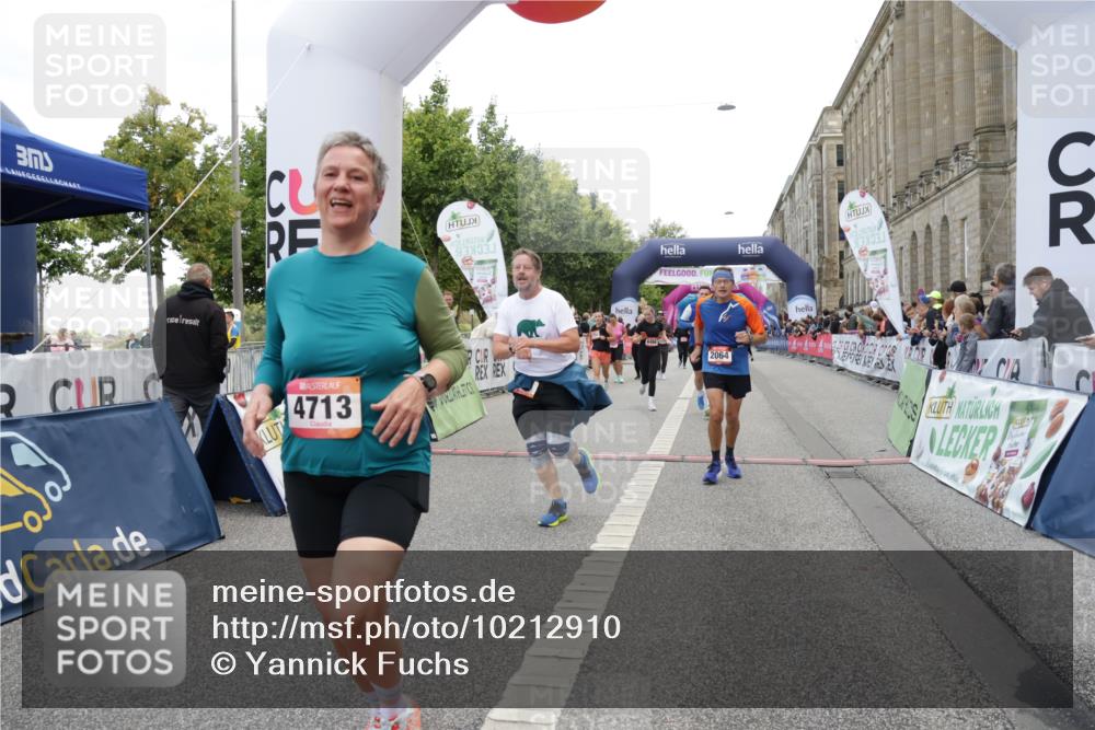 06.09.2026 - CURREX Alsterlauf Yannick Fuchs http://msf.ph/oto/10212910 06.09.2026 10:09:45 Ziel 2064, 2078, 2622, 3785, 3787, 4713, 4784, 5199, 5357, 5835, 5836, 5851, 6466 meine-sportfotos.de