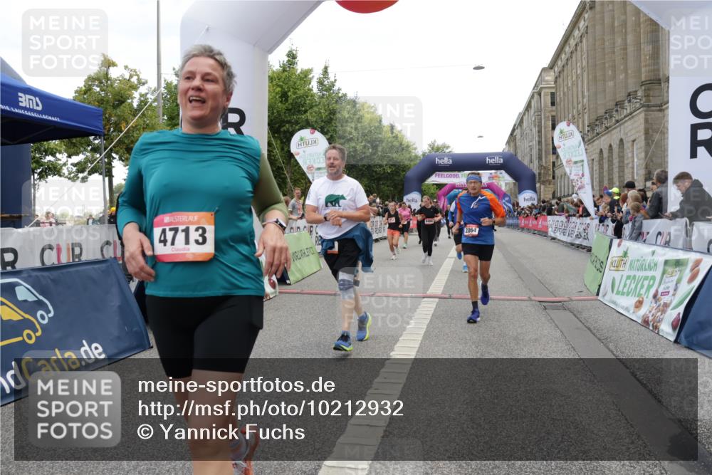 06.09.2026 - CURREX Alsterlauf Yannick Fuchs http://msf.ph/oto/10212932 06.09.2026 10:09:45 Ziel 2064, 2078, 2622, 3785, 3787, 4713, 4784, 5199, 5357, 5835, 5836, 5851, 6466 meine-sportfotos.de