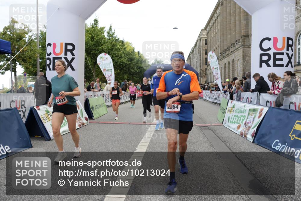 06.09.2026 - CURREX Alsterlauf Yannick Fuchs http://msf.ph/oto/10213024 06.09.2026 10:09:47 Ziel 2064, 2078, 2622, 3785, 3787, 4713, 4784, 5199, 5357, 5835, 5836, 5851, 6410, 6466 meine-sportfotos.de