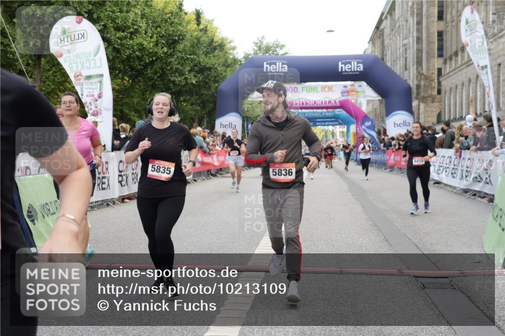 06.09.2026 - CURREX Alsterlauf Yannick Fuchs http://msf.ph/oto/10213109 06.09.2026 10:09:50 Ziel 2064, 2622, 3326, 4713, 4784, 5199, 5357, 5835, 5836, 5851, 6410, 6466 meine-sportfotos.de