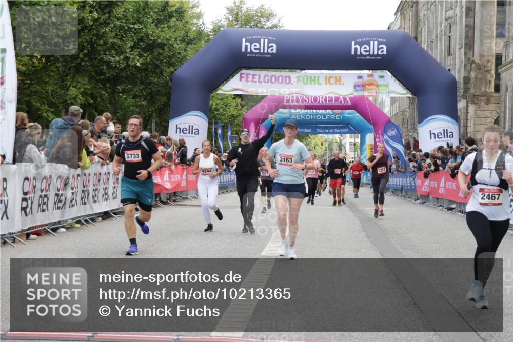 06.09.2026 - CURREX Alsterlauf Yannick Fuchs http://msf.ph/oto/10213365 06.09.2026 10:09:56 Ziel 2467, 3163, 3326, 4242, 4244, 5357, 5733, 5835, 5836, 6410 meine-sportfotos.de