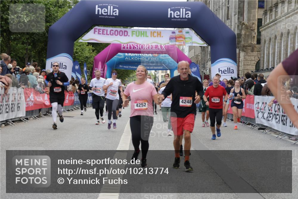 06.09.2026 - CURREX Alsterlauf Yannick Fuchs http://msf.ph/oto/10213774 06.09.2026 10:10:05 Ziel 2057, 2607, 2634, 3163, 3213, 3277, 3283, 4242, 4244, 4248, 4252, 4507, 5733 meine-sportfotos.de