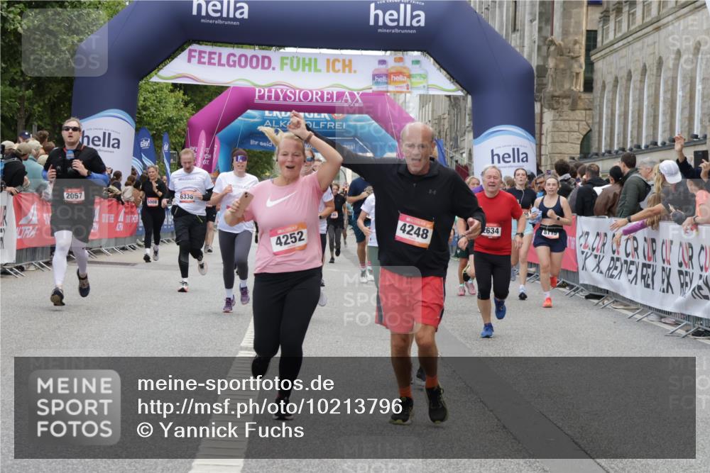 06.09.2026 - CURREX Alsterlauf Yannick Fuchs http://msf.ph/oto/10213796 06.09.2026 10:10:06 Ziel 2057, 2607, 2634, 3163, 3213, 3277, 3283, 4242, 4244, 4248, 4252, 4507, 6354, 8072, 8115 meine-sportfotos.de