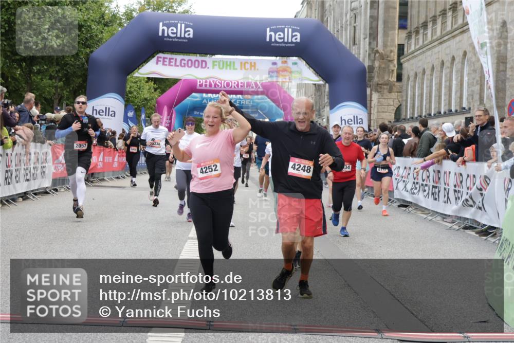 06.09.2026 - CURREX Alsterlauf Yannick Fuchs http://msf.ph/oto/10213813 06.09.2026 10:10:06 Ziel 2057, 2607, 2634, 3163, 3213, 3277, 3283, 4242, 4244, 4248, 4252, 4507, 6354, 8072, 8115 meine-sportfotos.de