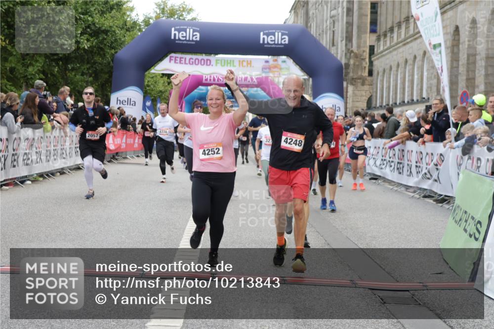 06.09.2026 - CURREX Alsterlauf Yannick Fuchs http://msf.ph/oto/10213843 06.09.2026 10:10:07 Ziel 2057, 2607, 2634, 3213, 3277, 3283, 4242, 4244, 4248, 4252, 4507, 6338, 6354, 8072, 8115, 8149 meine-sportfotos.de