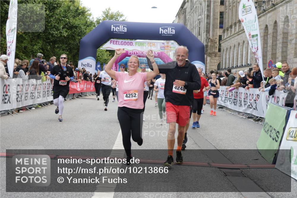 06.09.2026 - CURREX Alsterlauf Yannick Fuchs http://msf.ph/oto/10213866 06.09.2026 10:10:07 Ziel 2057, 2607, 2634, 3213, 3277, 3283, 4242, 4244, 4248, 4252, 4507, 6338, 6354, 8072, 8115, 8149 meine-sportfotos.de