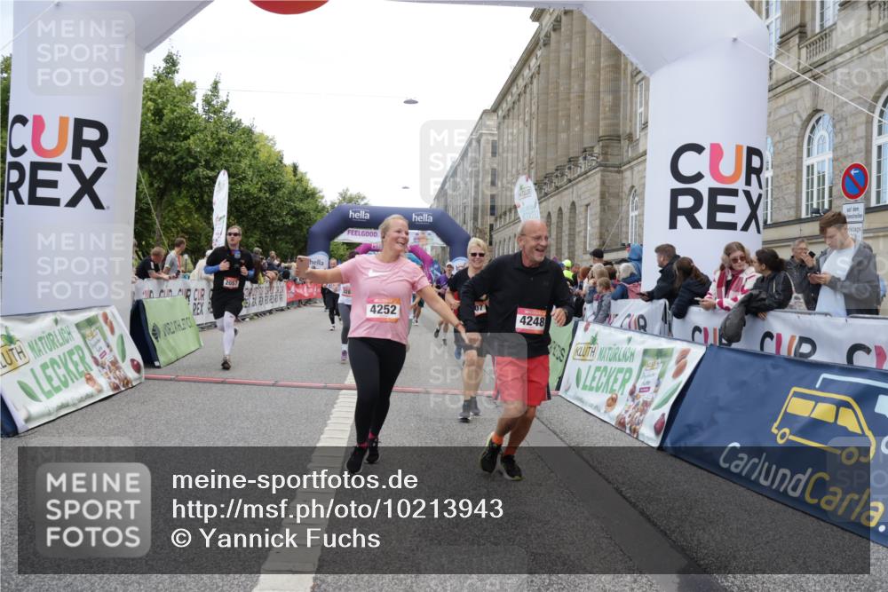 06.09.2026 - CURREX Alsterlauf Yannick Fuchs http://msf.ph/oto/10213943 06.09.2026 10:10:08 Ziel 2057, 2607, 2634, 3213, 3277, 3283, 4195, 4246, 4248, 4252, 4507, 4710, 6338, 6354, 8072, 8115, 8149 meine-sportfotos.de